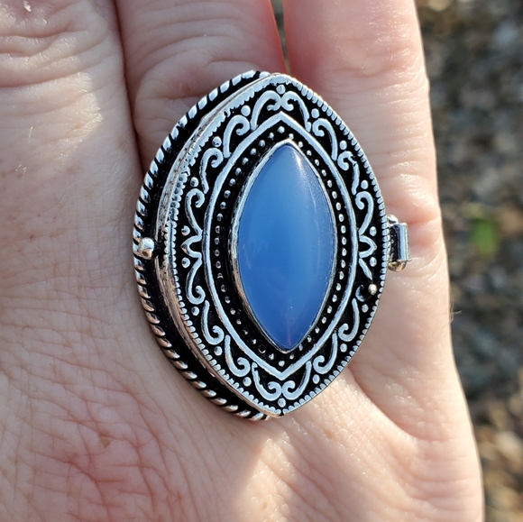 New Huge Chalcedony 925 Silver Poison Ring. - Picture 10 of 12